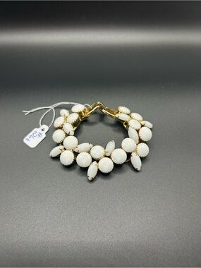 Vintage 1960s Juliana DeLizza & Elster milk glass link bracelet.